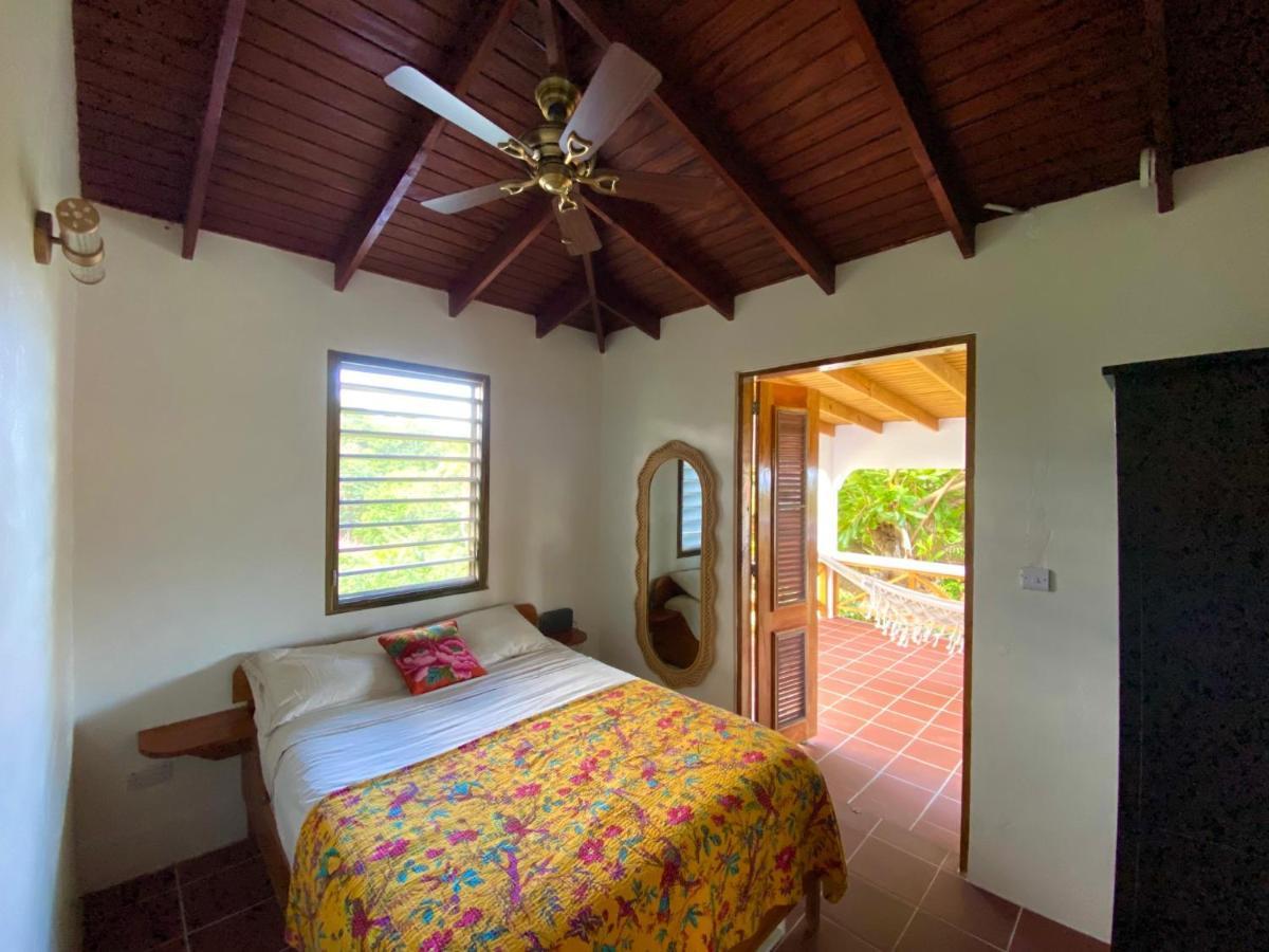 Sea Cliff Eco-Cottages & Gin Distillery Калибишие Экстерьер фото