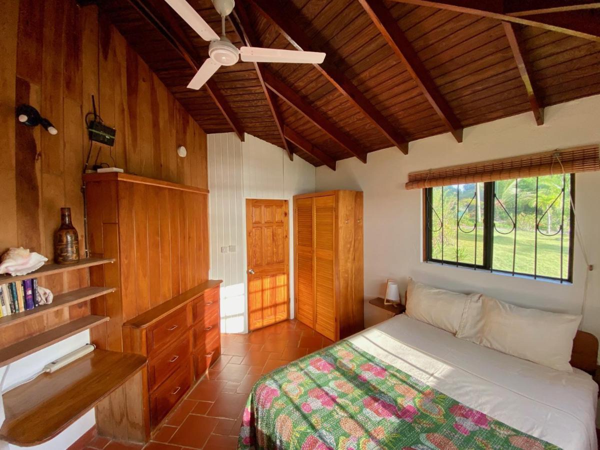 Sea Cliff Eco-Cottages & Gin Distillery Калибишие Экстерьер фото