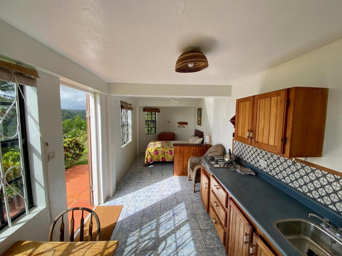 Sea Cliff Eco-Cottages & Gin Distillery Калибишие Экстерьер фото